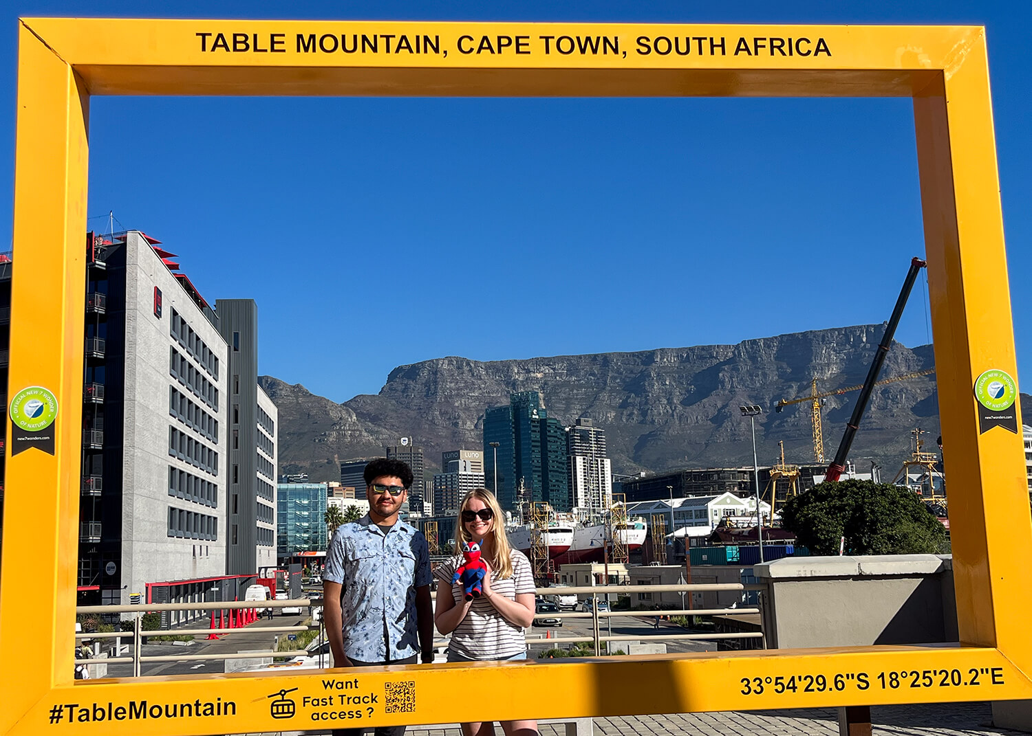 Michael Reynolds '25 and Ann Fink '25 in Cape Town, South Africa during a 2025 Global Experiential Learning (GEL) trip focused on entrepreneurship and immersive technology.