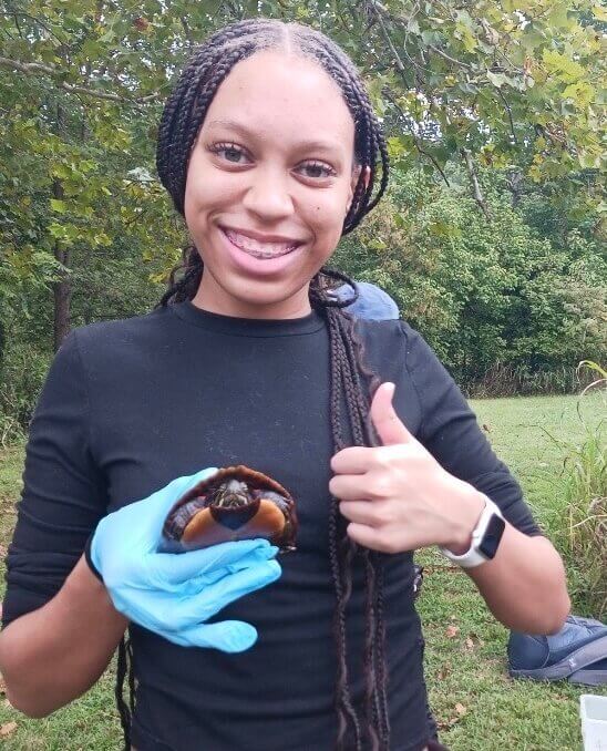 Kalie Howard '29 | Animal Health & Science major | Biology minor (holding turtle and giving a thumbs-up)