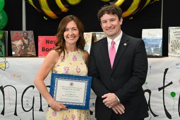 Hovatter Elementary School Principal Lori Mercer and Loudoun County Public Schools Acting Superintendent Daniel W. Smith. LCPS Photo.