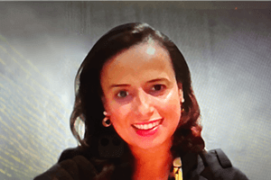 Larissa W headshot