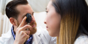 A Shenandoah University student in the Physician Assistant Studies examines a patient