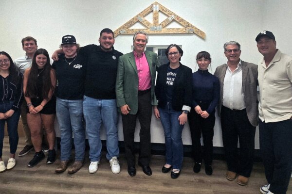 Group photo of a Shenandoah University business class.