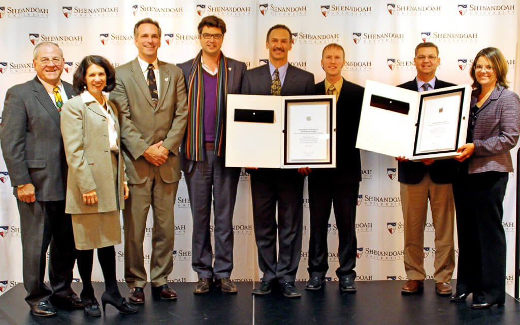 Shenandoah University’s Pharmacogenomics and Music Production and Recording Technology Programs Named Apple Distinguished Programs