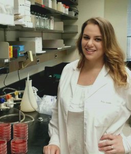Erin Weddle in lab