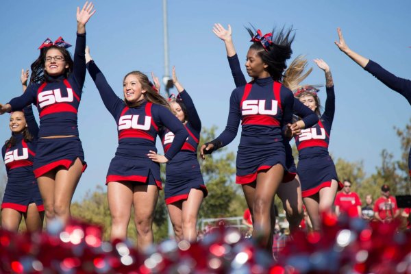 Cheerleaders_Jumping