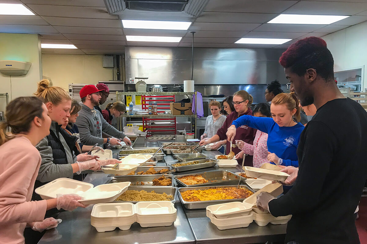 Students Help Combat Food Insecurity Campus Kitchen At Shenandoah Fights Hunger Throughout The Community 