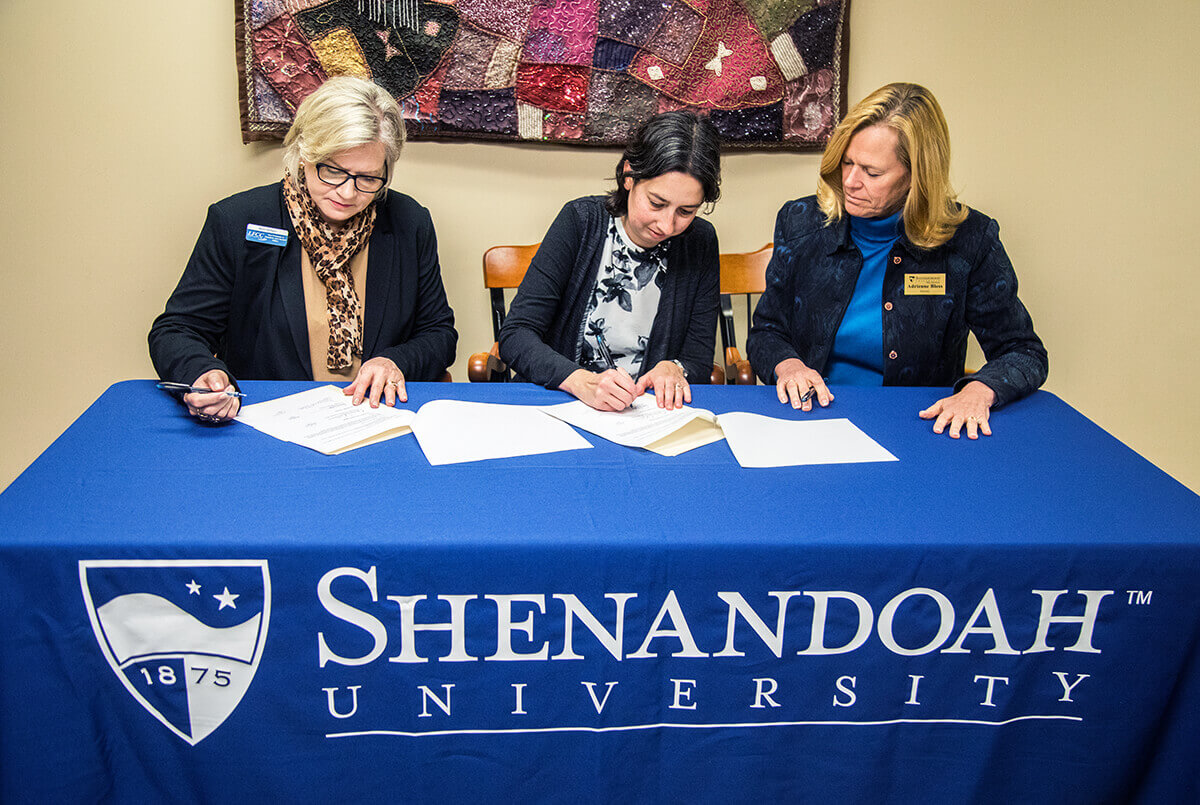 Shenandoah And LFCC Enter Honors Partnership Agreement Facilitates Transfer of Students Between Honors Programs