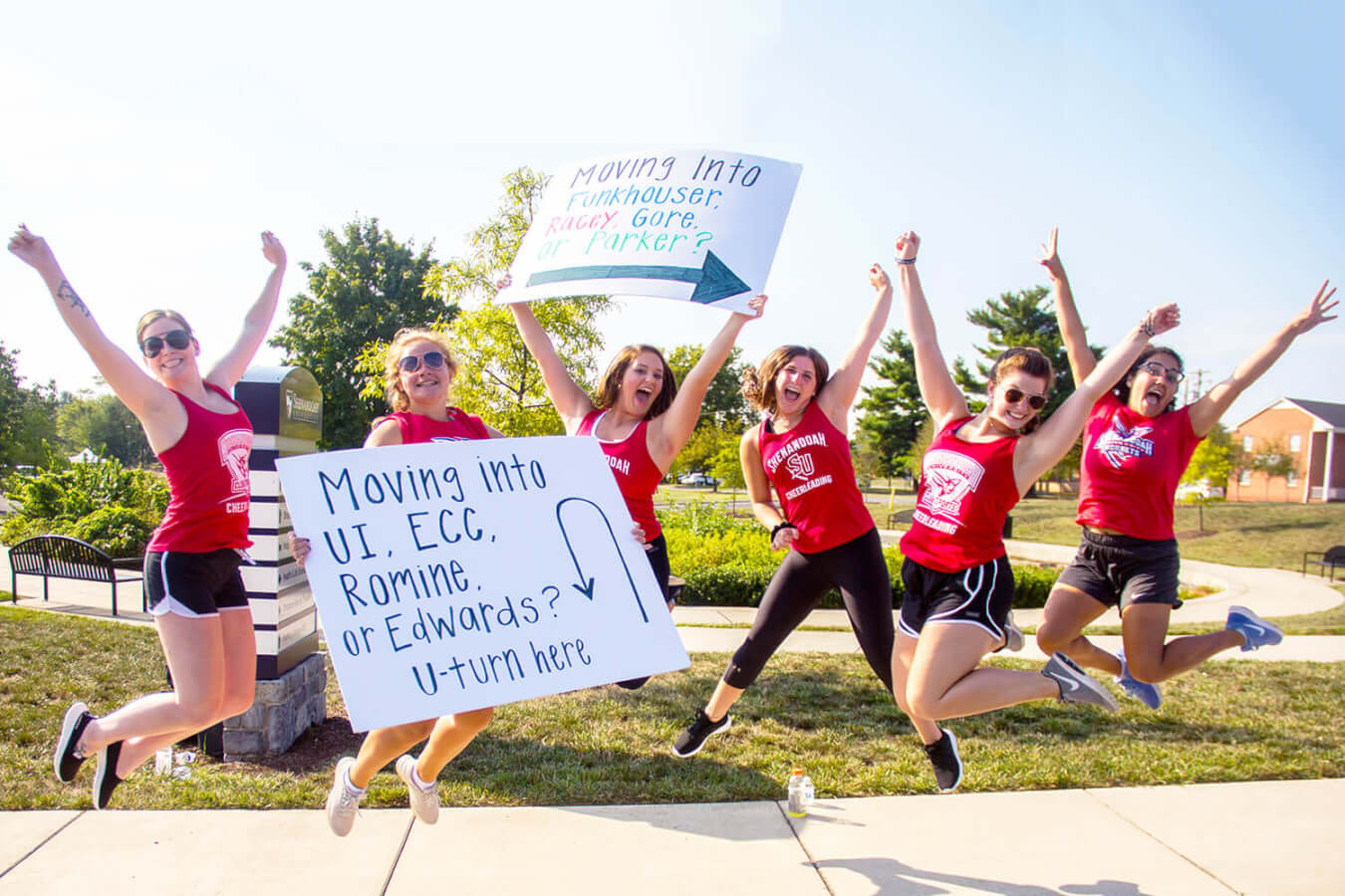 Shenandoah Celebrates Largest Freshman Class Volunteers help new students into their dorms during annual Move-In Day