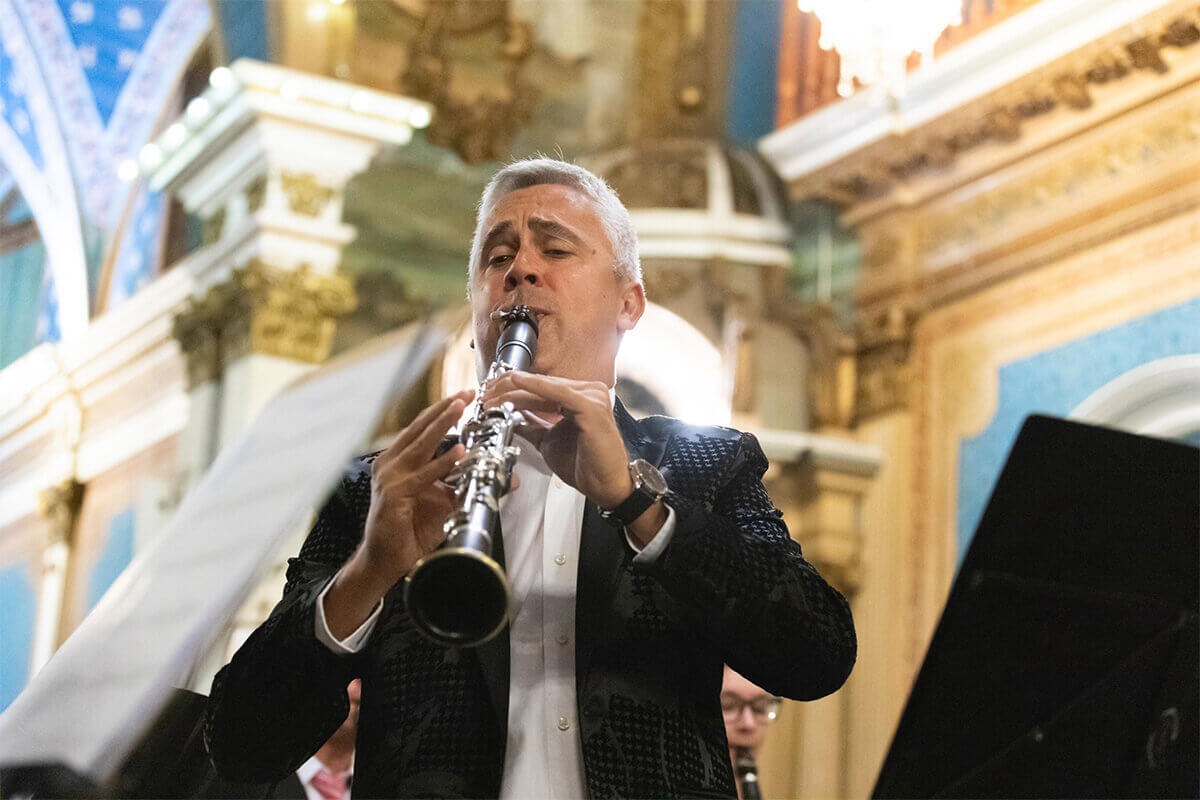 Zoeter Teaches and Performs in Brazil During Sabbatical