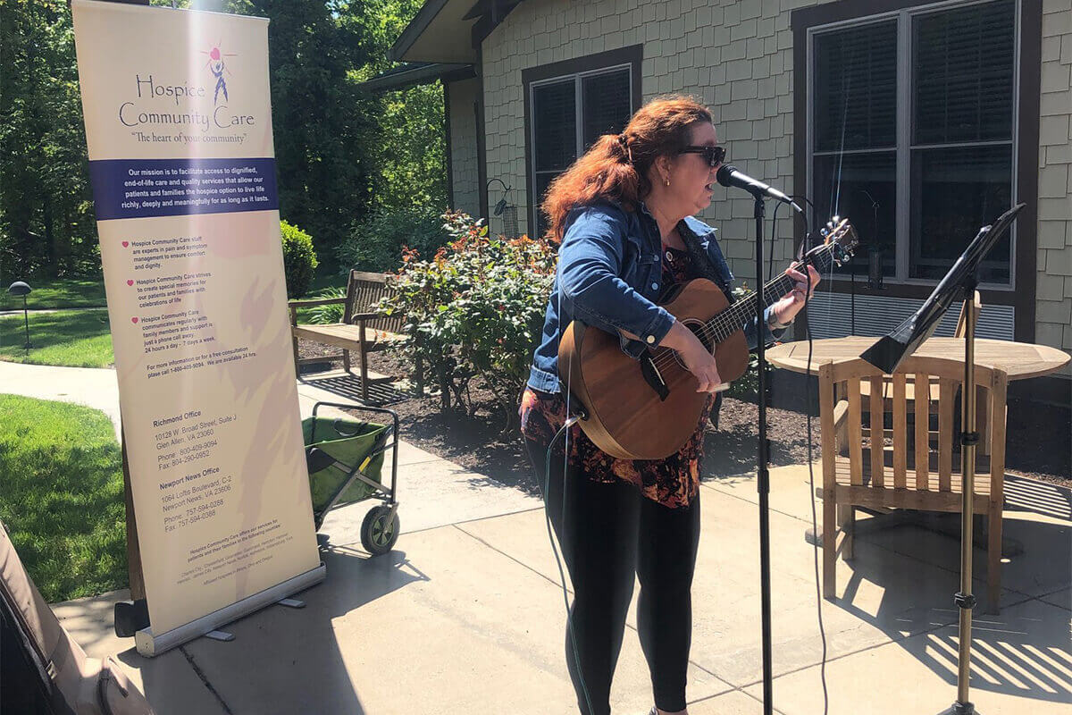 Islas ’20 Leads Courtyard Concert for Hospice Patients