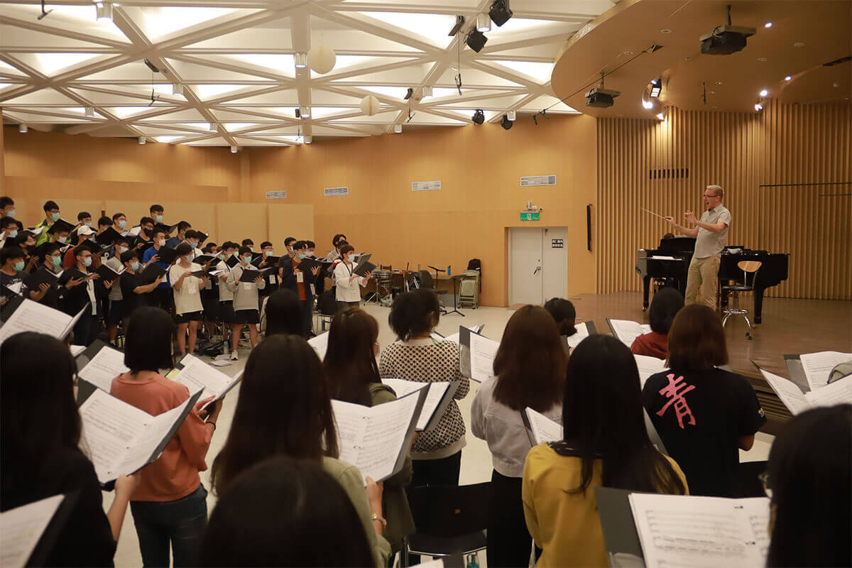 Oltman Co-leads Youth Festival Chorus in Taiwan