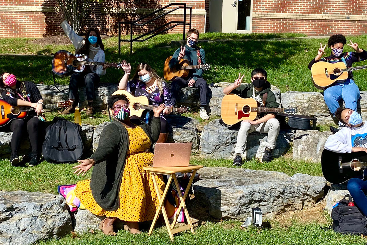 Music Therapy Students Enjoy Fall Weather During Clinical Voice Class