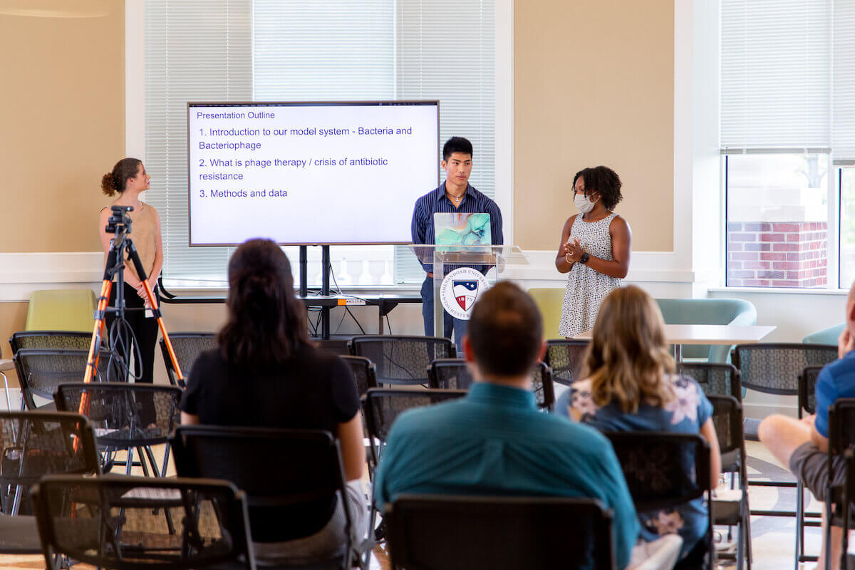 Shenandoah Summer Scholars Share Results of Research Students focused on a variety of topics under supervision of College of Arts & Sciences faculty members