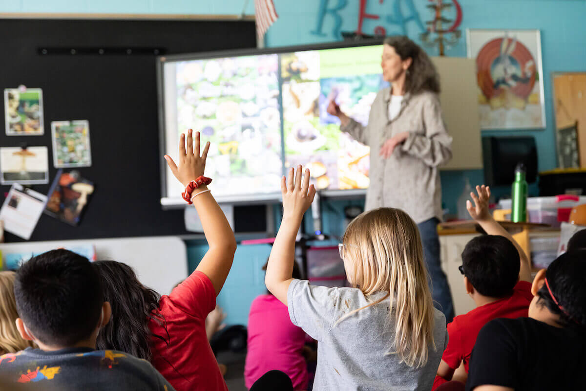 Shenandoah Professor Celebrates Earth Day and New Book With Local Elementary School Students Laura K. Zimmermann visits school to talk about marvelous mushrooms, the subject of her book, “Mushroom Rain” 