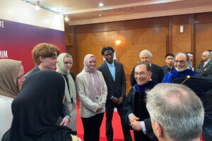 Anwar bin Ibrahim speaks to Shenandoah University students after receiving an honorary degree from the university.